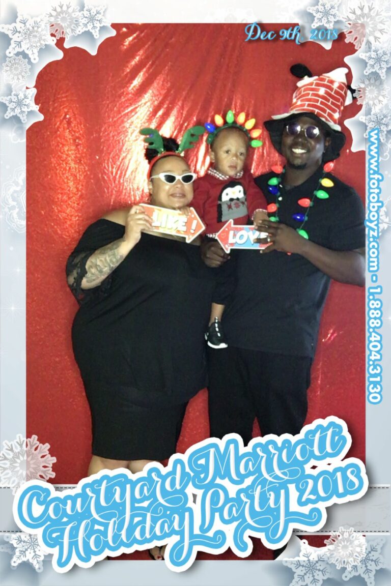 Apres Ski Photo Booth Rental For Winter Wonderland Themed Holiday Parties —  MISGIF Photo Booths